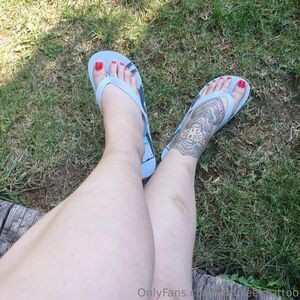 lady.feet.tattoo