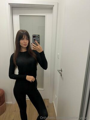 brunette_velvet