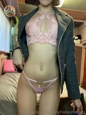 hollyhatesherpes