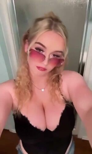 haileyyfriz