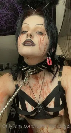 Fallen_fox_angel