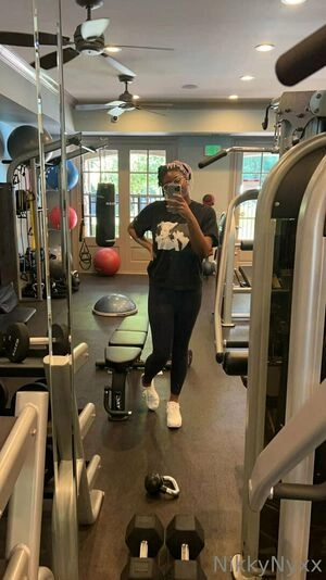 nikkynyxx