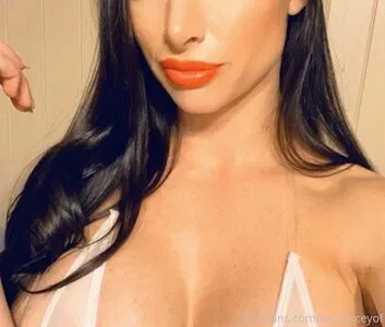 lauralaceyof