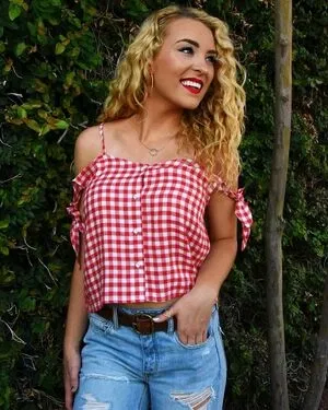 Caroline Wall