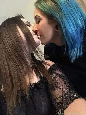 genesiskiss