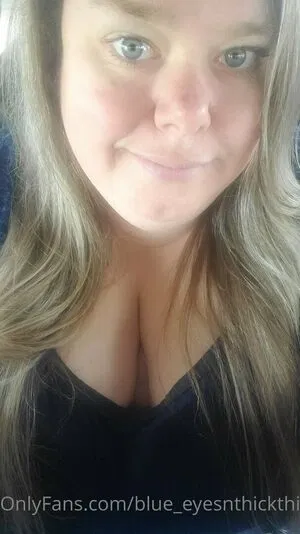 blue_eyesnthickthighs