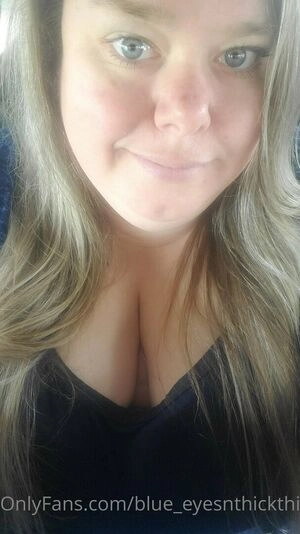 blue_eyesnthickthighs