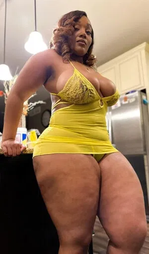 Mimi Curvaceous