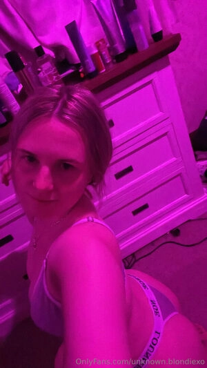 unknown.blondiexo