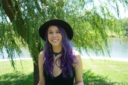 lolaxsparks