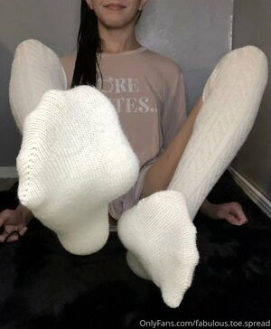 fabulous.toe.spread
