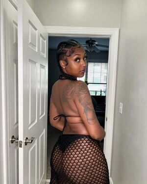 yasmeanmonique