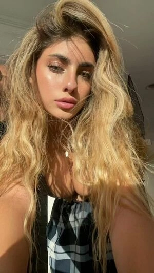 Chloe Simon