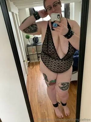 naughtynyxiefree
