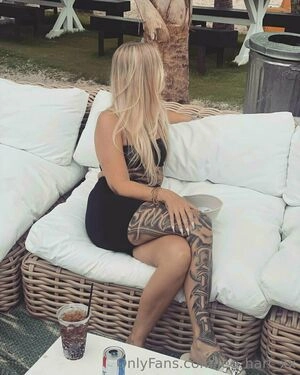 lee_hart_xx