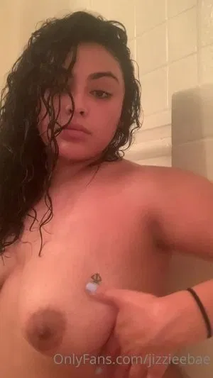 Jizzieebae