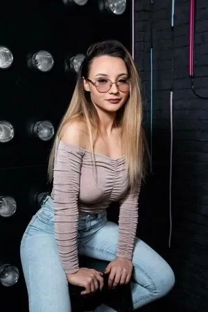 kristin-lewis