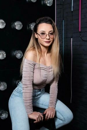 kristin-lewis