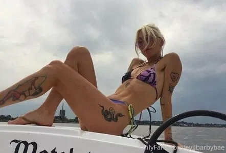 evilbarbybae