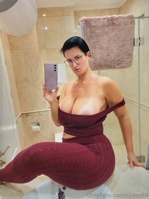 CurvyJules69