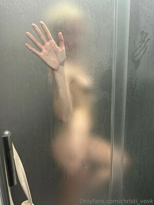 christivovk_nude