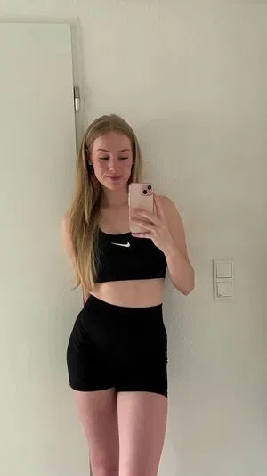 Nadine von relaxASMR
