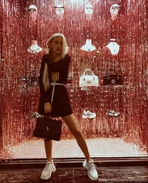 Dressupblondie