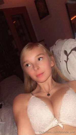 blonde_vivi
