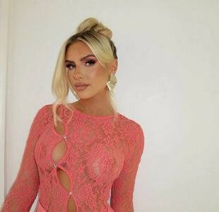 Chloe Burrows