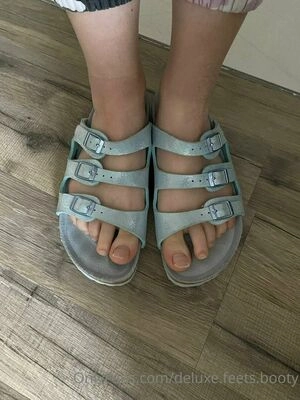 deluxe.feets.booty