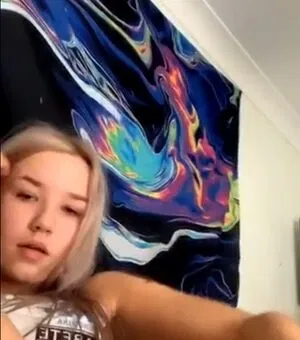 sjsjeuejdb