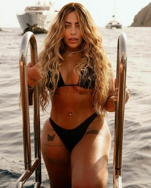 Rafaella Santos