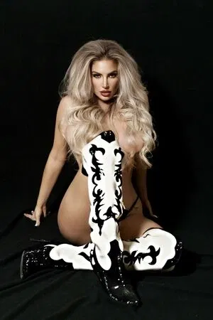 Ashley Alexiss / ashalexiss