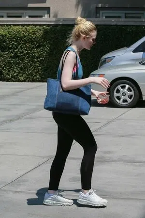 Elle Fanning / ellefanning