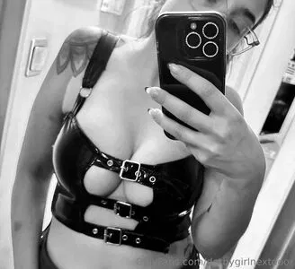 derbygirlnextdoor / thegirllnexdoor