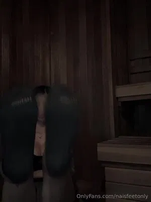 naisfeetonly