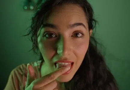 ASMR Glow / Sharon Dubois / asmr_glow / asmrglow / asmrglow_