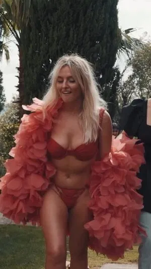 Perrie Edwards / perrieedwards