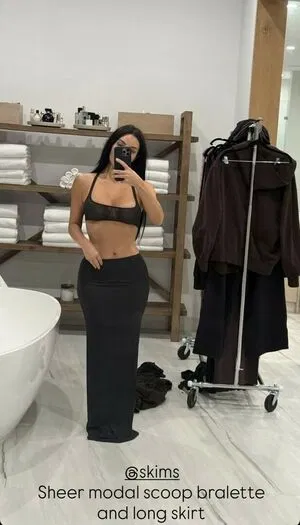 Kim Kardashian / kimkadarshian / kimkardashian
