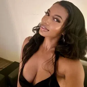 Taylor Rooks / taylorrooks