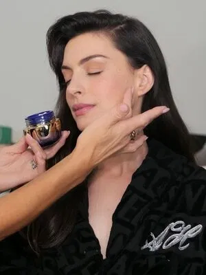 Anne Hathaway / ahathawaynews / annehathaway / heatherannie