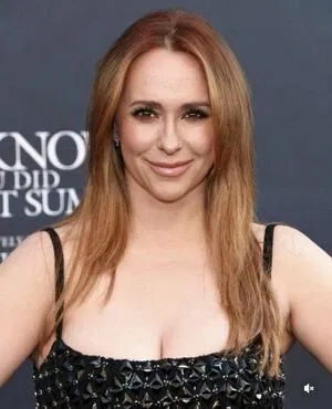 Jennifer Love Hewitt / jenniferlovehewitt