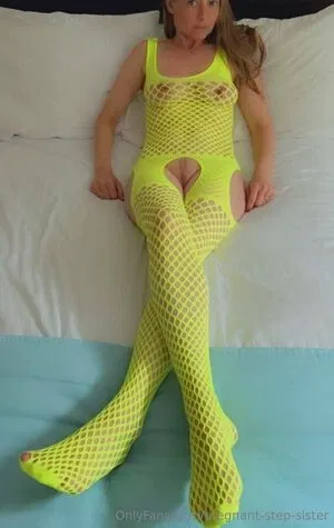 pregnant-step-sister / pregnantstepsister_