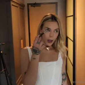 knifegrlfriend