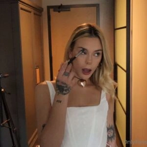 knifegrlfriend