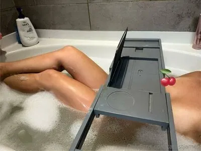 tara_st_james / tarastjames