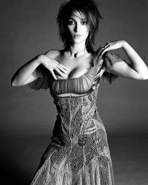 Winona Ryder / winonaryderofficial