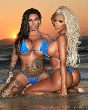Holly Deacon / hollydeacon / hollyjaydeacon