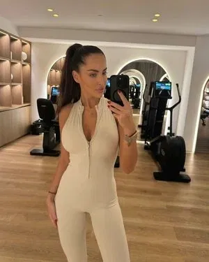 Simona Leskovska / simileskovska