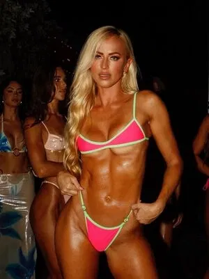 Danielle Moinet / DanielleMoinet / Summer Rae